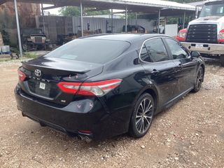2018 Toyota Camry SE - Exterior Rear Right Corner Image